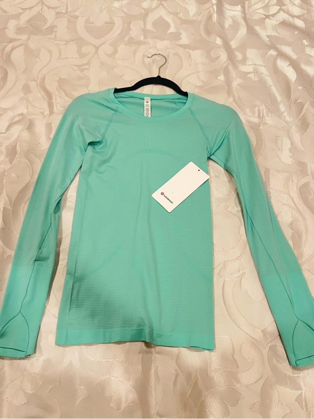 lululemon athletica Long Sleeve Seamless Crew - Mint